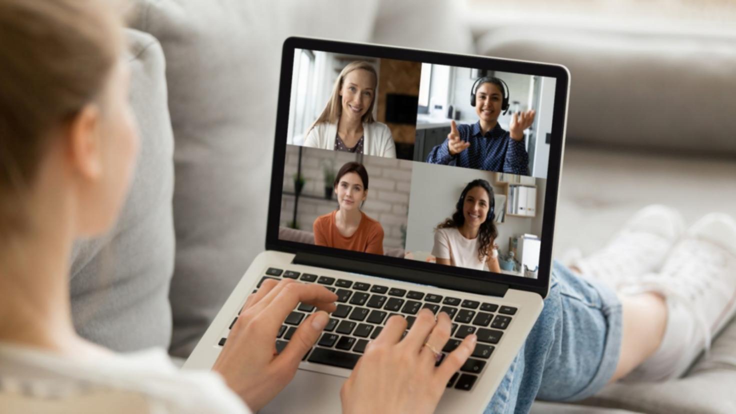 Expert en audit SEO fournissant des conseils personnalisés